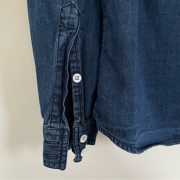 Torrid Taylor Medium Wash Denim Button-Down Shirt in 00 (Medium/Large Size 10) - Picture 13 of 16